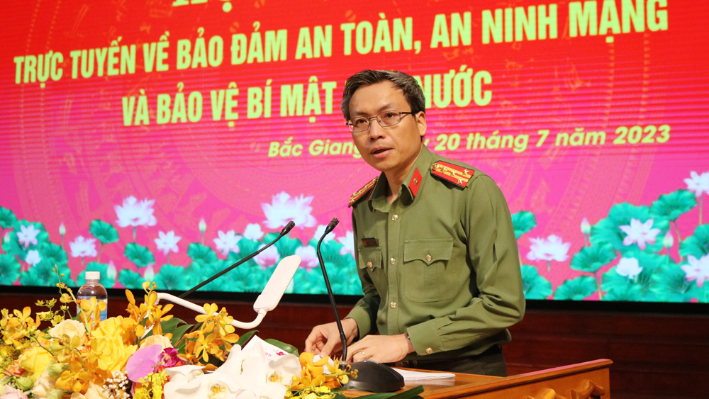 Đồng chí Nguyễn Quốc Toản phát biểu tại hội nghị.