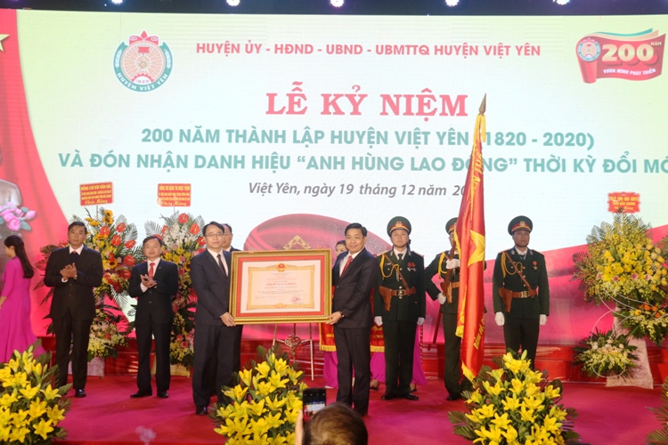 Huyện ủy - HĐND - UBND - Ủy ban MTTQ huyện Việt Yên long trọng tổ chức lễ kỷ niệm 200 năm thành...