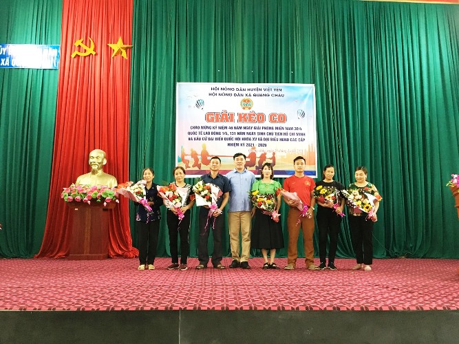 Hội Nông dân xã Quang Châu tổ chức giải kéo co chào mừng bầu cử đại biểu Quốc hội khóa XV và HĐND...