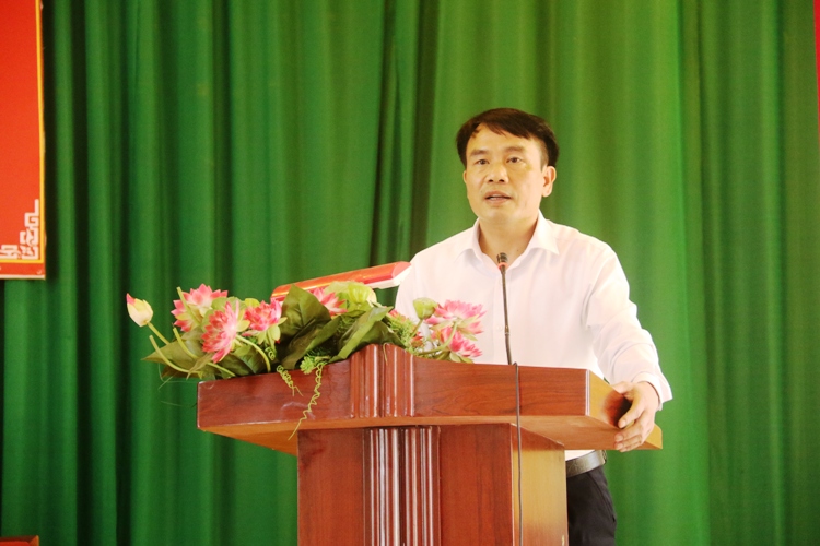 Ứng cử viên tổ bầu cử số 5 tiếp xúc cử tri tại xã Tăng Tiến