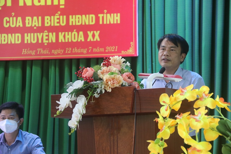 Đại biểu Hội đồng nhân dân huyện tiếp xúc cử tri hai xã Hồng Thái và Tăng Tiến