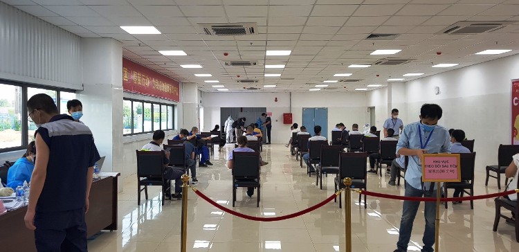 Trung tâm Y tế huyện Việt Yên tổ chức tiêm vắc xin Vero Cell phòng Covid-19 cho người lao động...