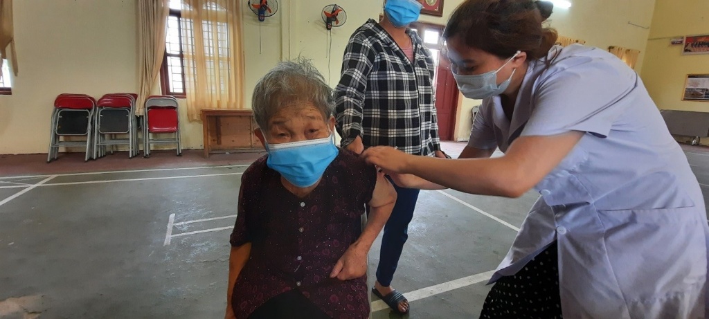 UBND xã Ninh Sơn tích cực đẩy mạnh việc tiêm vắc xin phòng Covid-19 liều nhắc lại lần 2(mũi 4)