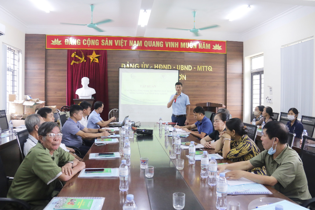 Tập huấn ứng dụng công nghệ số trong sản xuất nông nghiệp tại xã Tiên Sơn