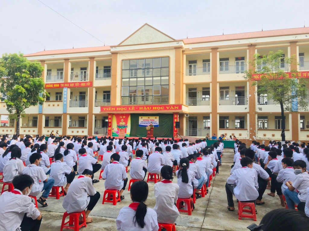 Hơn 700 học sinh trường THCS Quảng Minh được tuyên truyền về phòng chống ma túy