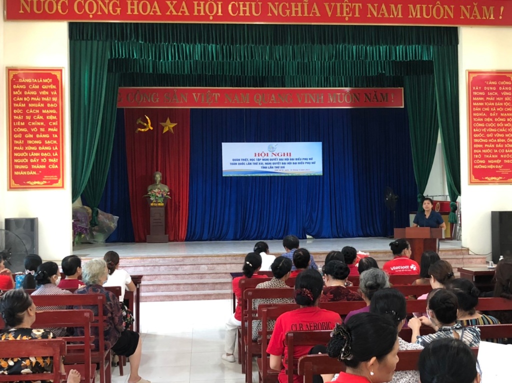 Hội LHPN huyện Việt Yên phối hợp với Hội LHPN tỉnh Bắc Giang tổ chức làm điểm tuyên truyền, quán...