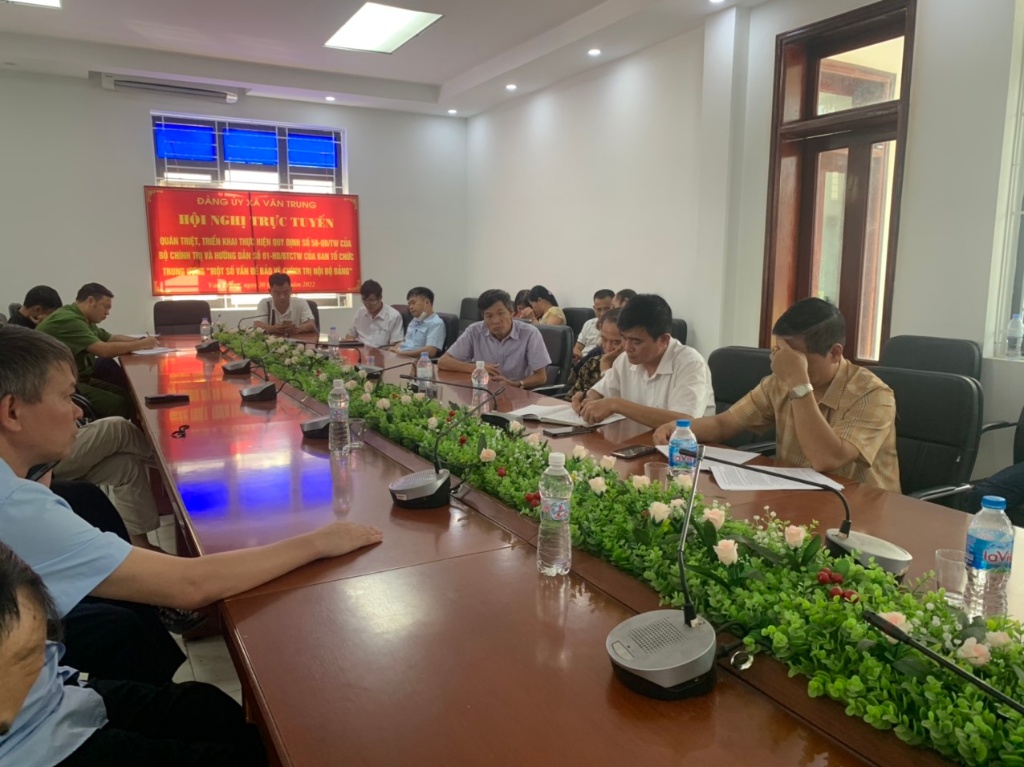 Xã Vân Trung tổ chức tập huấn hướng dẫn các tổ công nghệ số cài đặt sổ sức khỏe điện tử