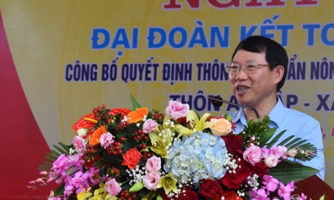 Đồng chí Lê Ánh Dương - Chủ tịch UBND tỉnh dự ngày hội đoàn kết tại thôn An Lập xã Ngọc Lý