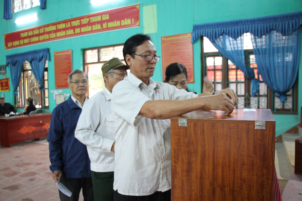 Hồng Thái tổ chức lấy ý kiến cử tri về Đề án thành lập thị xã Việt Yên thuộc tỉnh Bắc Giang và...