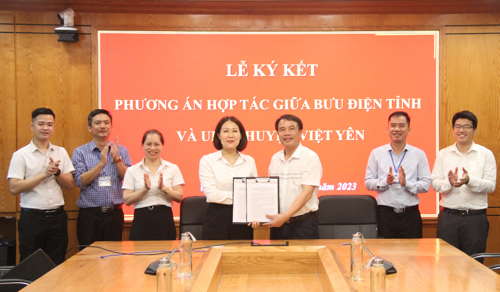 UBND huyện Việt Yên ký kết phương án hợp tác với Bưu điện tỉnh Bắc Giang
