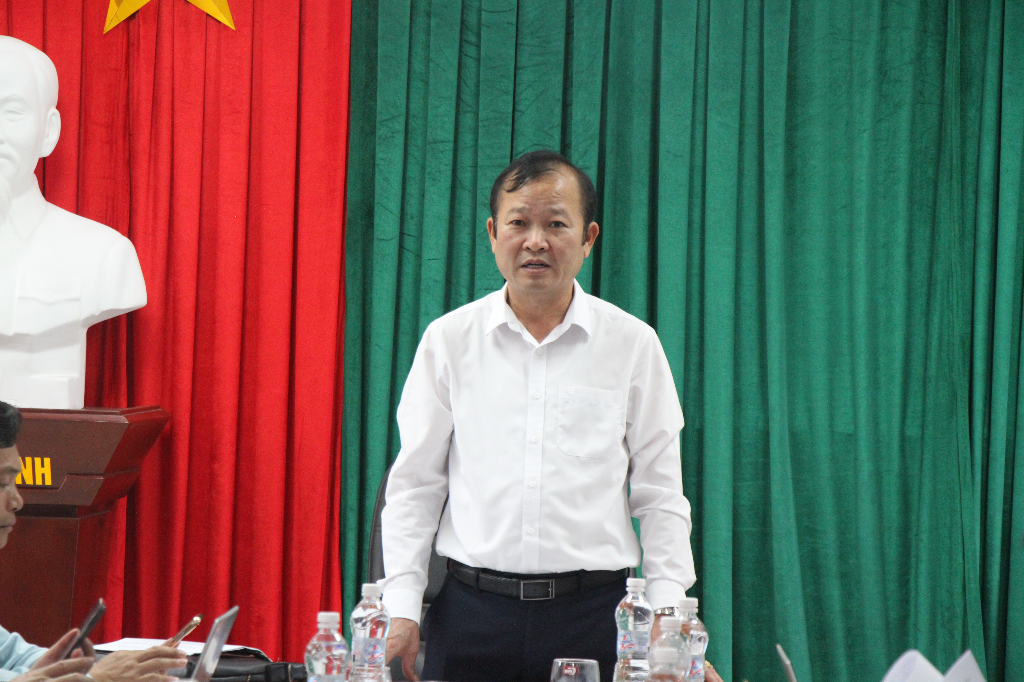 Đồng chí Chủ tịch UBND thị xã chủ trì buổi đối thoại với các hộ dân tại TDP Trung Đồng, Phường...