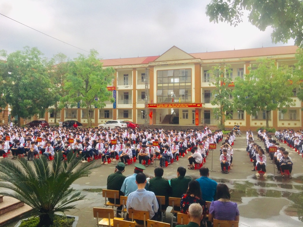 Nói chuyện truyền thống cách mạng tại Trường THCS Quảng Minh nhân kỷ niệm 49 ngày giải phóng miền...