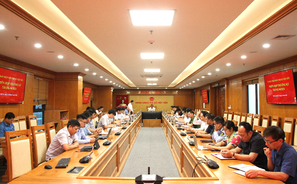 UBND thị xã tổ chức Phiên họp thường kỳ tháng 4/2024