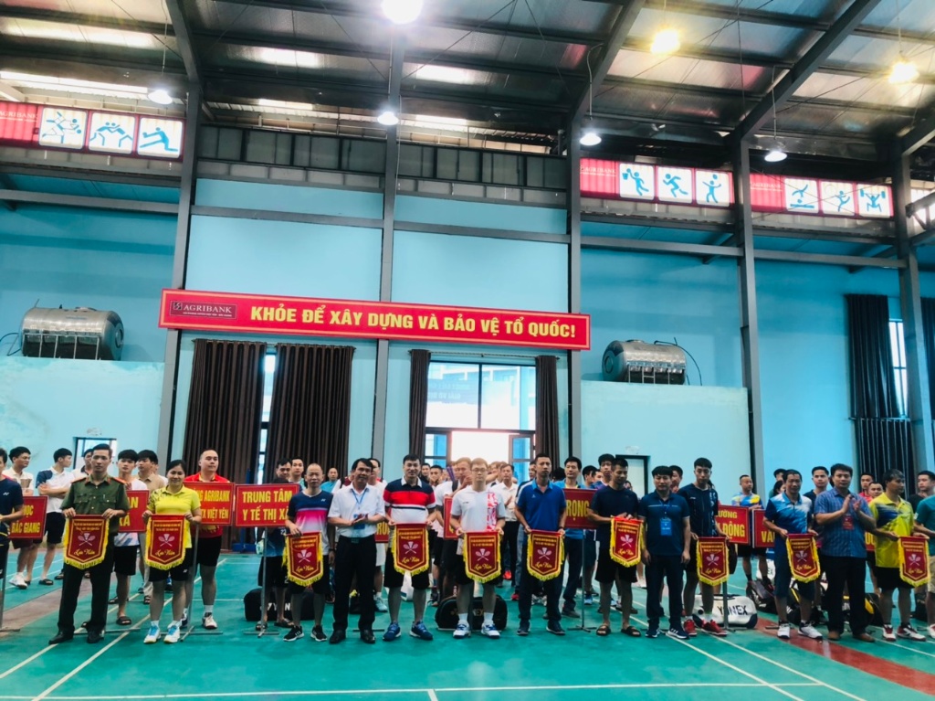 Hơn 300 VĐV tham dự giải vô địch Cầu lông nhóm tuổi thị xã Việt Yên năm 2024