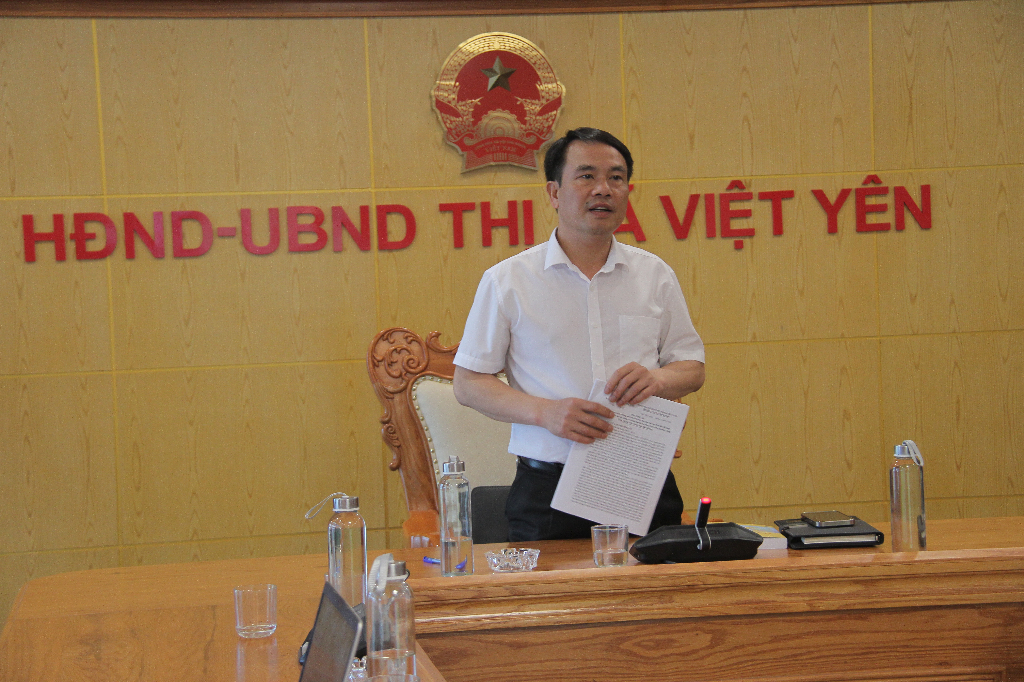 Phó Chủ tịch Thường trực UBND thị xã Thân Văn Thuần tổ chức hội nghị thông qua dự thảo phương án...