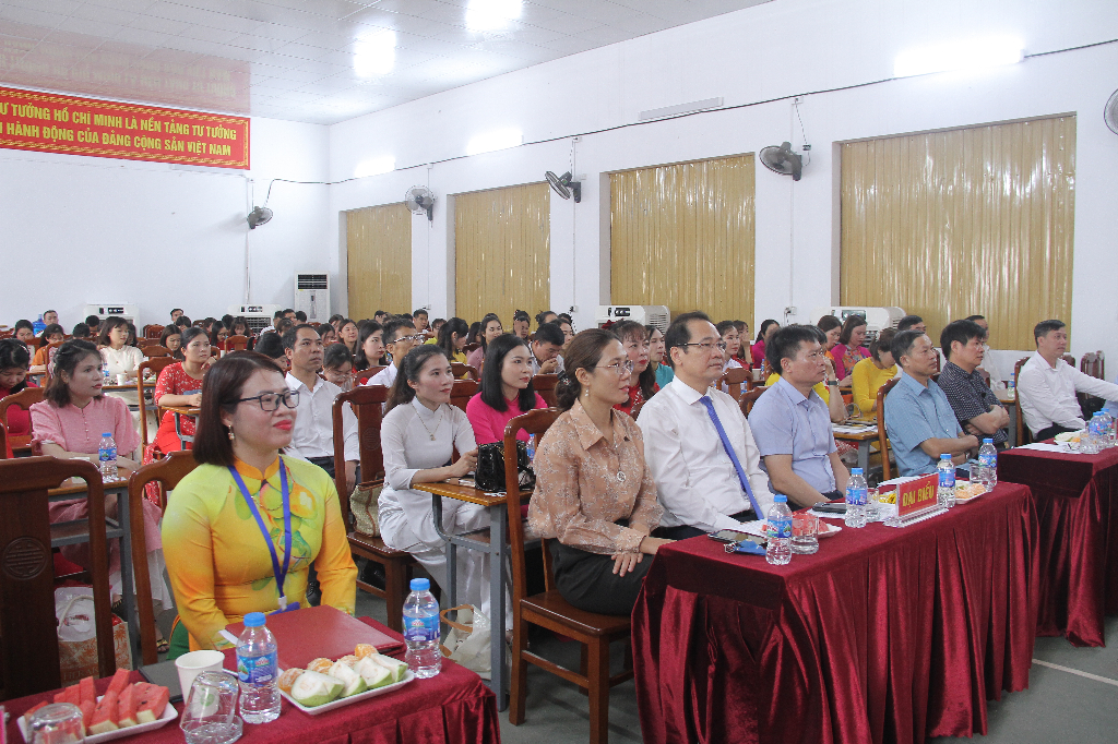 Bế giảng lớp nhận thức về Đảng khóa III năm 2024|https://vietyen.bacgiang.gov.vn/chi-tiet-tin-tuc/-/asset_publisher/VeCP91o7rg3d/content/be-giang-lop-nhan-thuc-ve-ang-khoa-iii-nam-2024