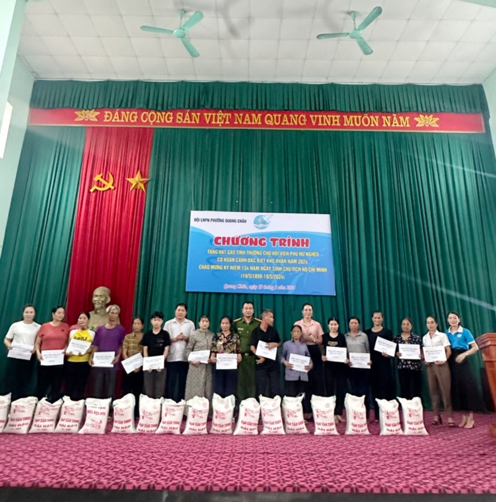 Hội LHPN phường Quang Châu tổ chức chương trình tặng “Hạt gạo tình thương”