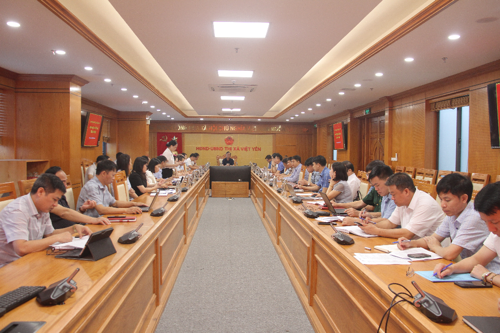 UBND thị xã tổ chức phiên họp thường kỳ tháng 5/2024