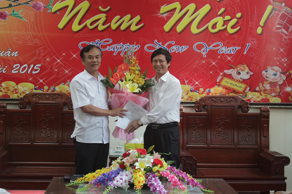 Đồng chí Nguyễn Văn Cảnh- Bí thư Huyện ủy tổ chức gặp mặt các đồng chí lãnh đạo mới được bổ...