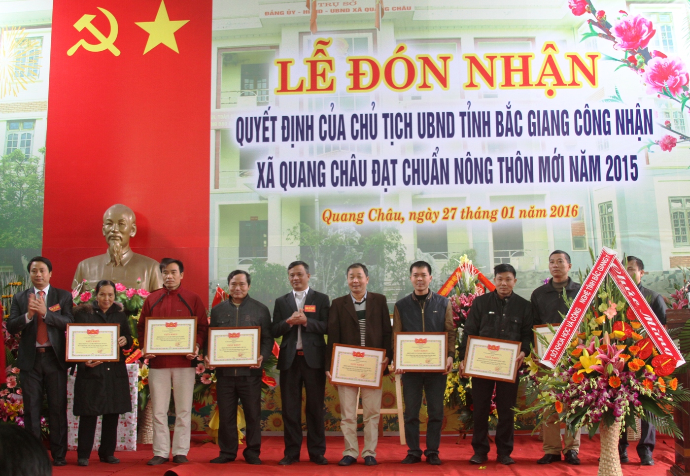 Quang Châu đón nhận quyết định của Chủ tịch UBND tỉnh Bắc Giang công nhận xã đạt chuẩn nông thôn...
