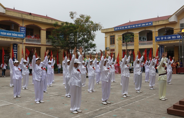 Câu lạc bộ Dưỡng sinh thôn Quang Biểu, xã Quang Châu học tập và làm theo Bác