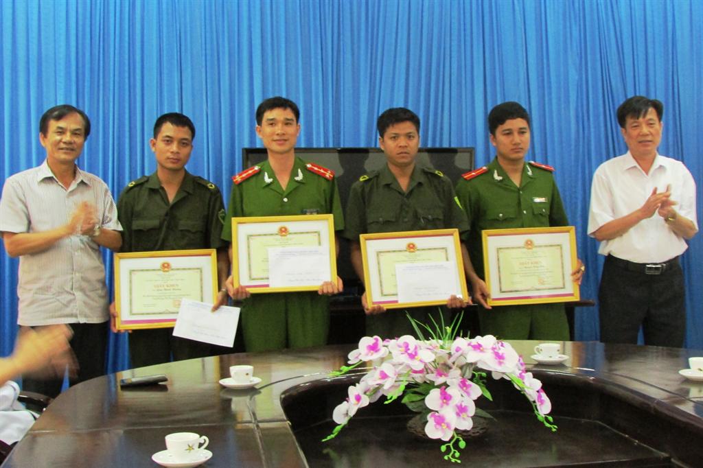 Việt Yên: Thưởng nóng Công an huyện 7 triệu đồng vì phá nhanh vụ án giết người, cướp tài sản