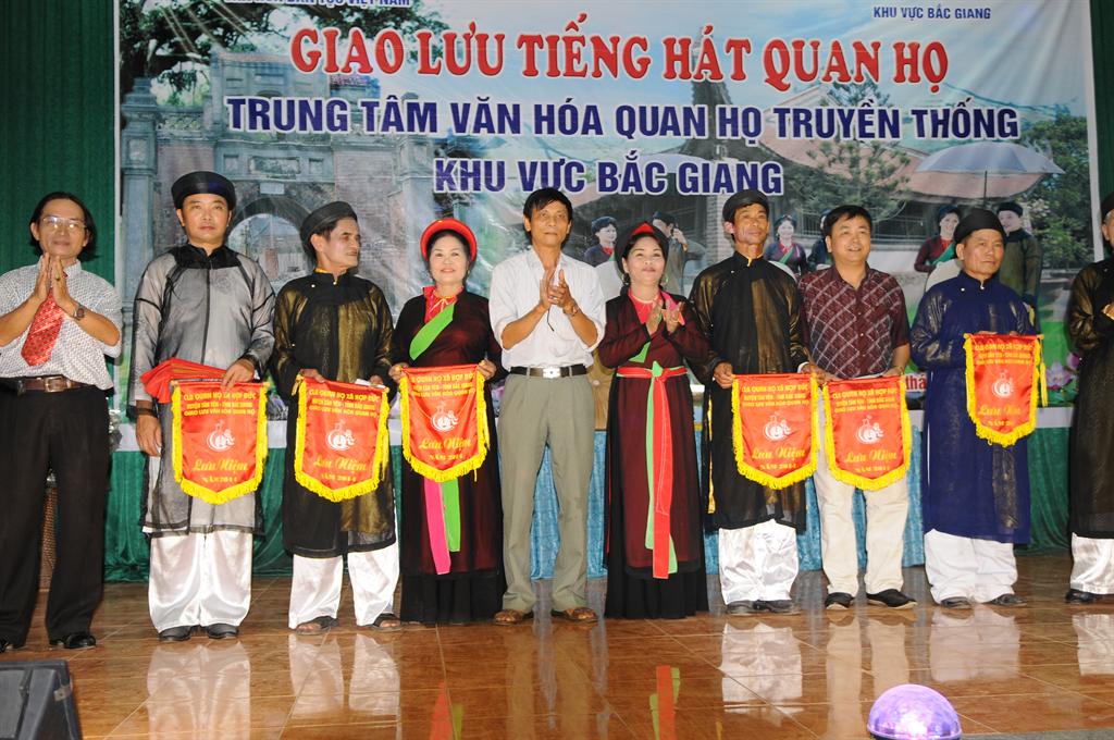 Bắc Giang: Tổ chức giao lưu tiếng hát quan họ truyền thống Khu vực Bắc Giang tại Huyện Tân Yên.