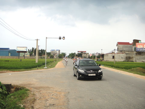 Việt Yên: Tăng cường hệ thống đèn tín hiệu, đèn cảnh báo đảm bảo an toàn giao thông