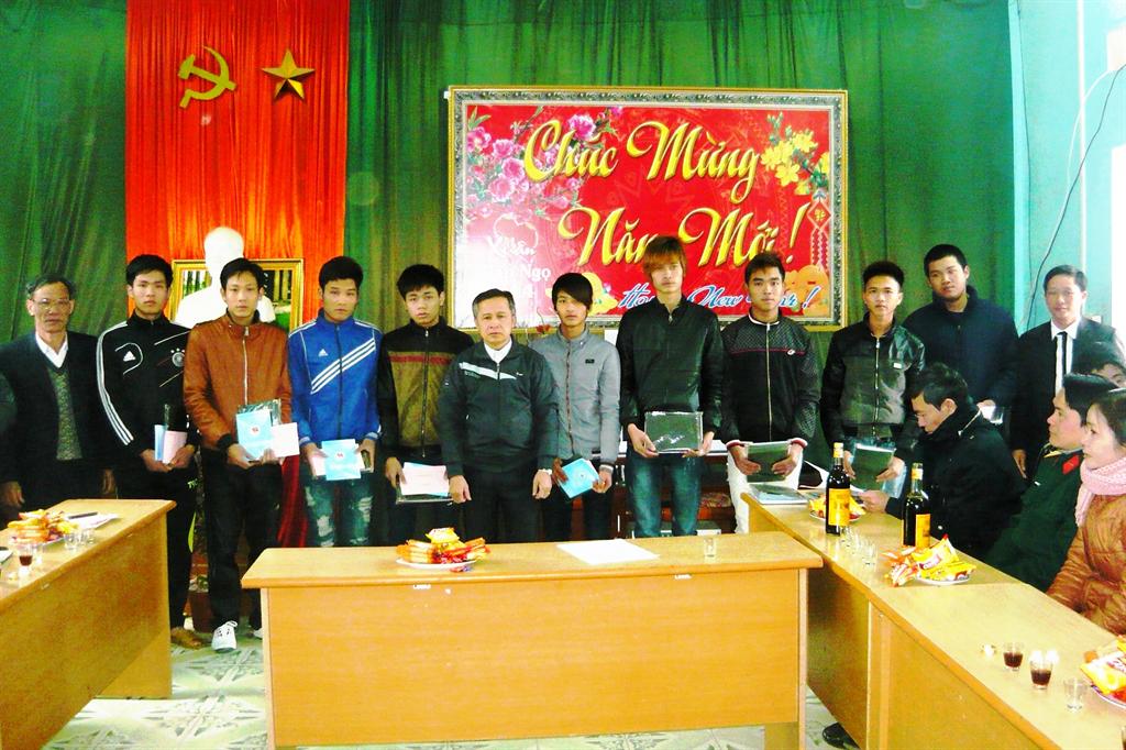 Việt Yên: Hồng Thái gặp mặt 11 thanh niên chuẩn bị nhập ngũ