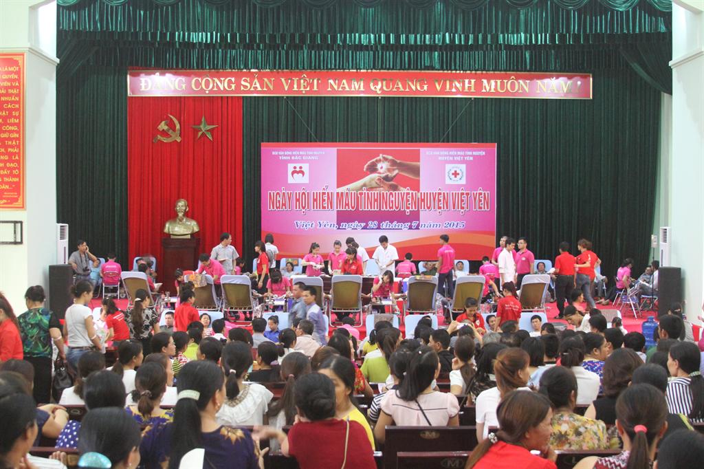 Việt Yên: hiến hơn 1300 đơn vị máu trong ngày hội hiến máu nhân đạo năm 2015