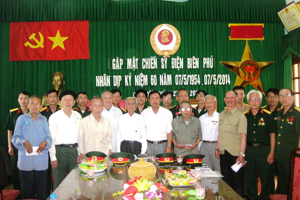 Việt Yên: Việt Tiến tổ chức gặp mặt tặng quà chiến sỹ Điện Biên, nhân dịp kỷ niệm 60 năm ngày...