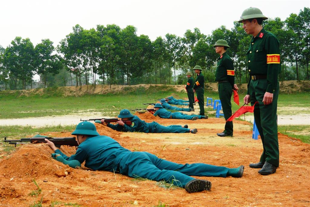 Việt Yên: Ban CHQS huyện kiểm tra chiến sĩ dân quân mới bắn đạn thật