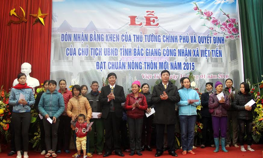 Đồng chí Bùi Văn Hải- Ủy viên TƯ Đảng thăm tặng quà tết