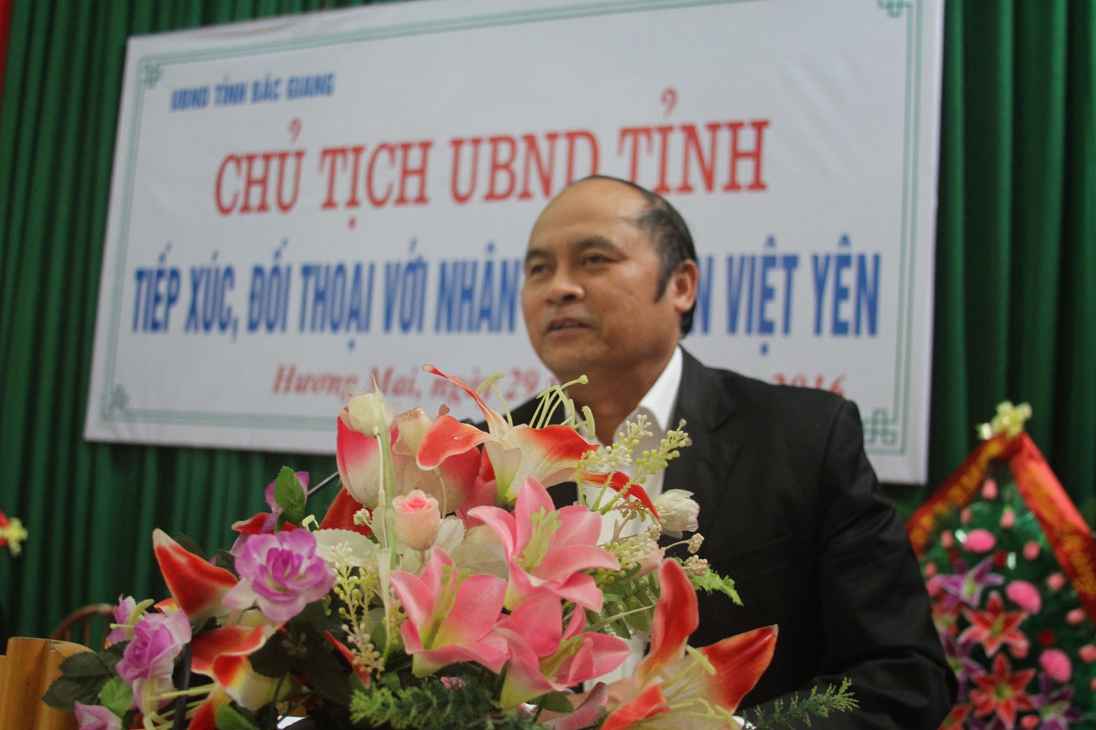 Chủ tịch UBND tỉnh Nguyễn Văn Linh tiếp xúc, đối thoại  với nhân dân