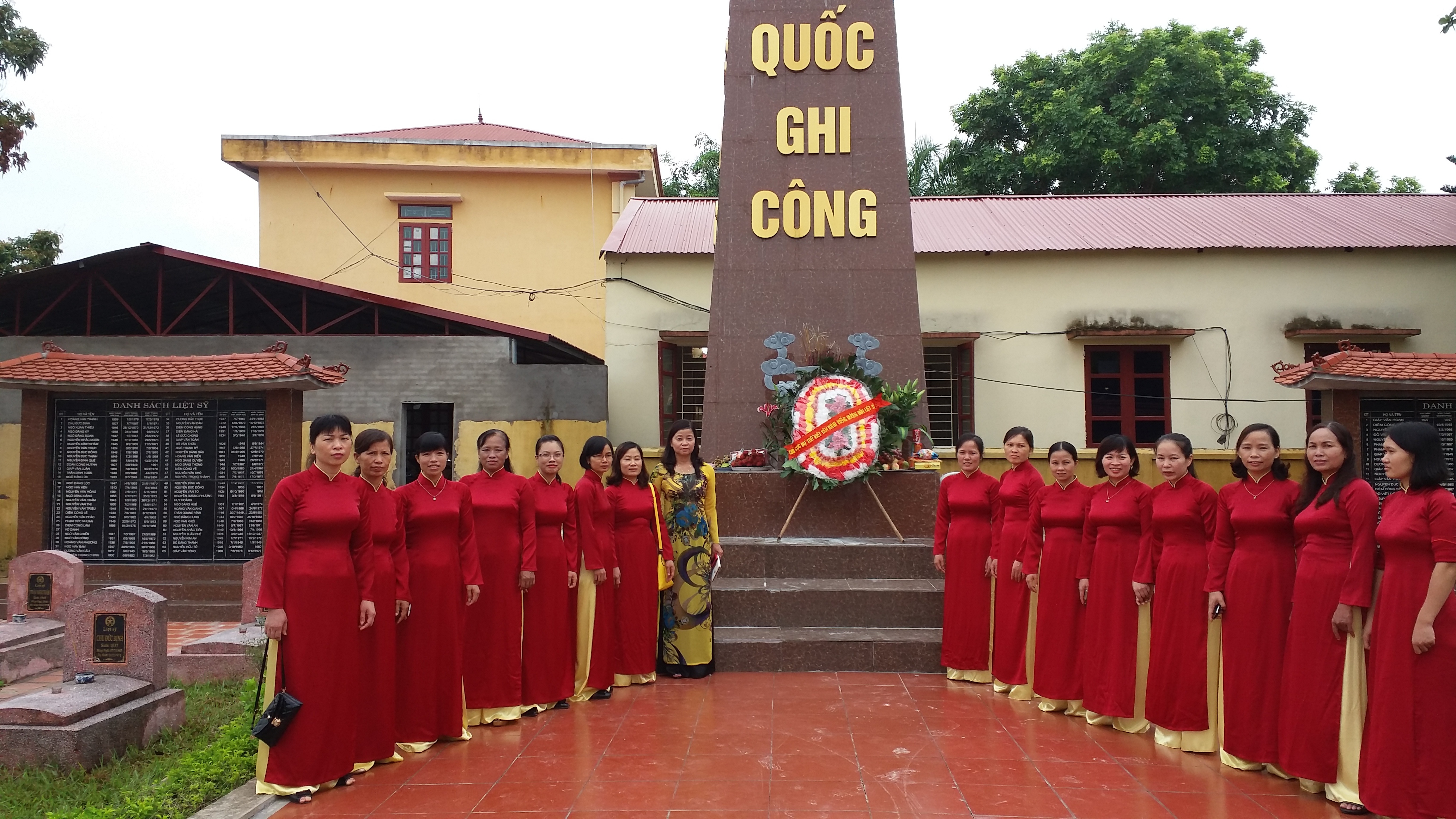 Trường THCS Hương Mai với “Tuần lễ chăm sóc nghĩa trang liệt sĩ”