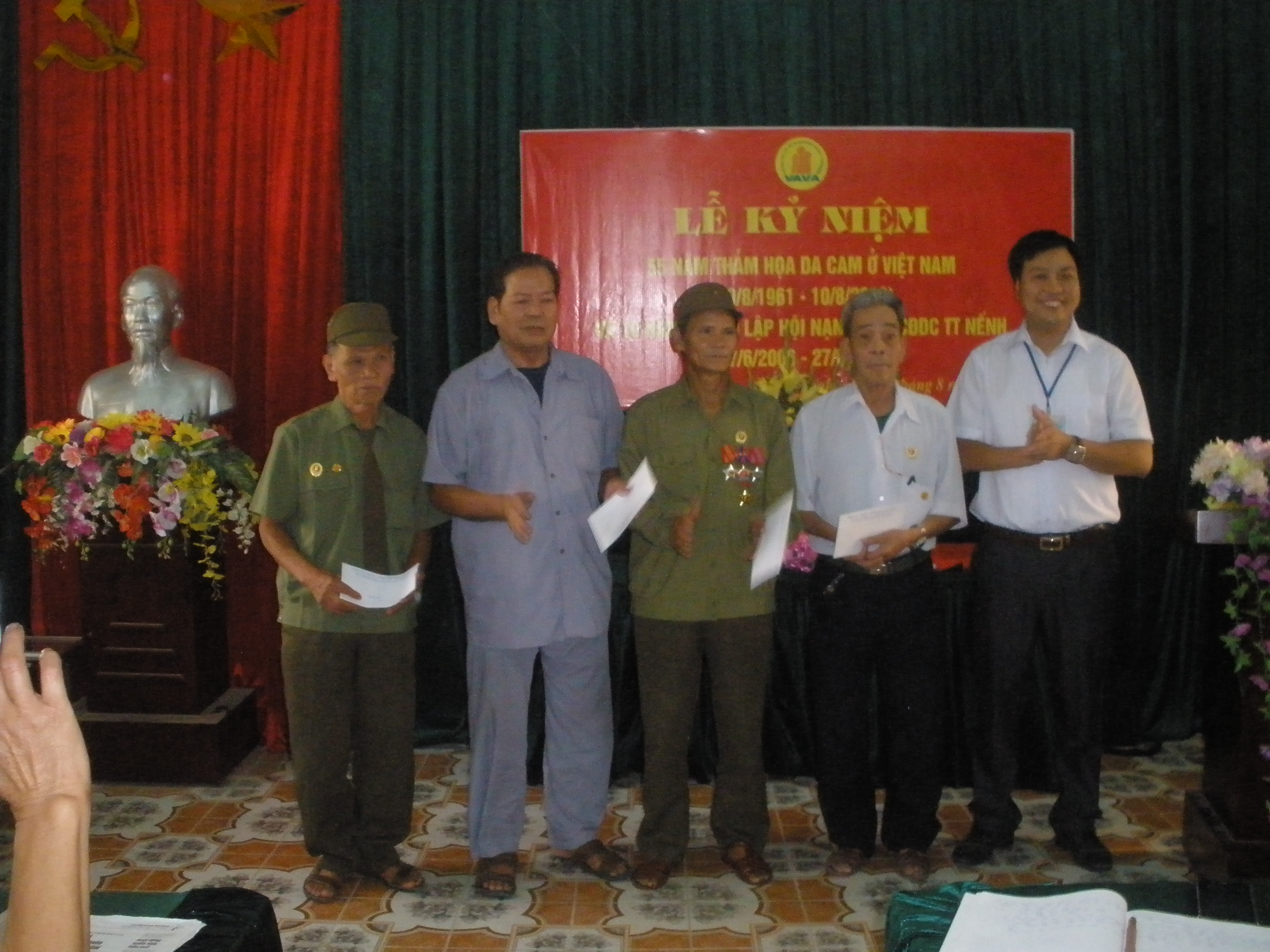 Hội nạn nhân chất độc da cam Điôxin Thị trấn Nếnh tổ chức lễ kỷ niệm ngày thảm họa da cam ở Việt...