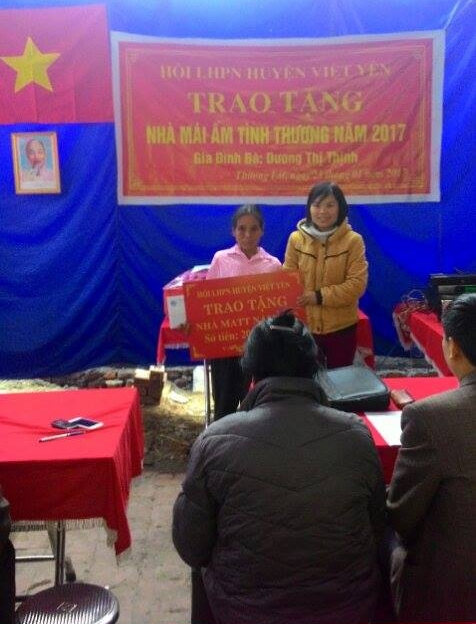 Trao nhà “Mái ấm tình thương” cho hội viên phụ nữ nghèo đơn thân tại thôn Thượng Lát, xã Tiên Sơn